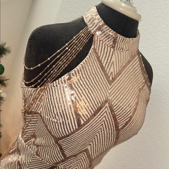 Elegant Gold Sequin Evening Gown - Picture 3 of 7